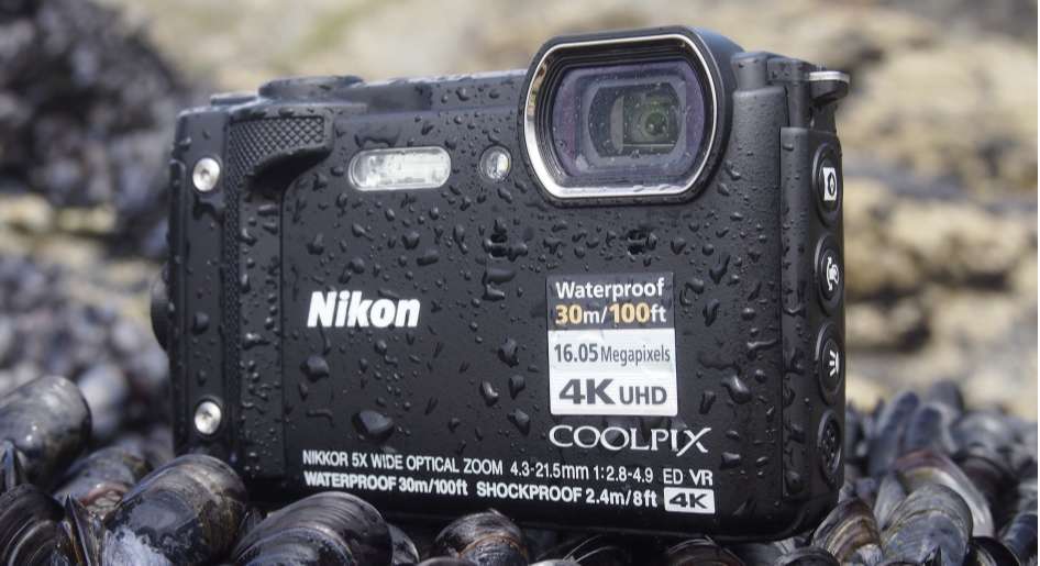 Nikon Coolpix W300 với khả năng chống nước thần sầu