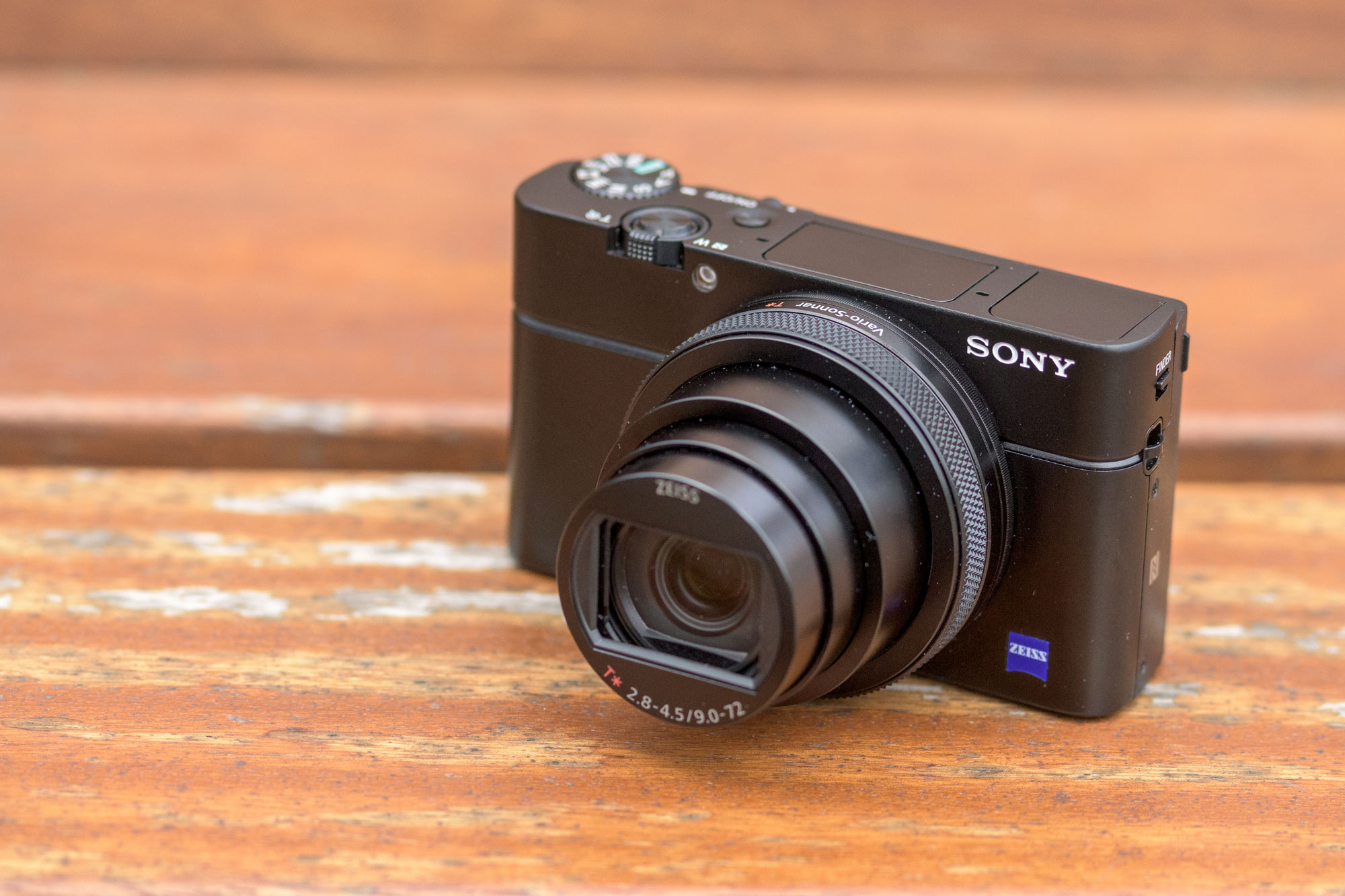 Sony Cyber-shot DSC-RX100 VI máy ảnh du lịch đắt tiền