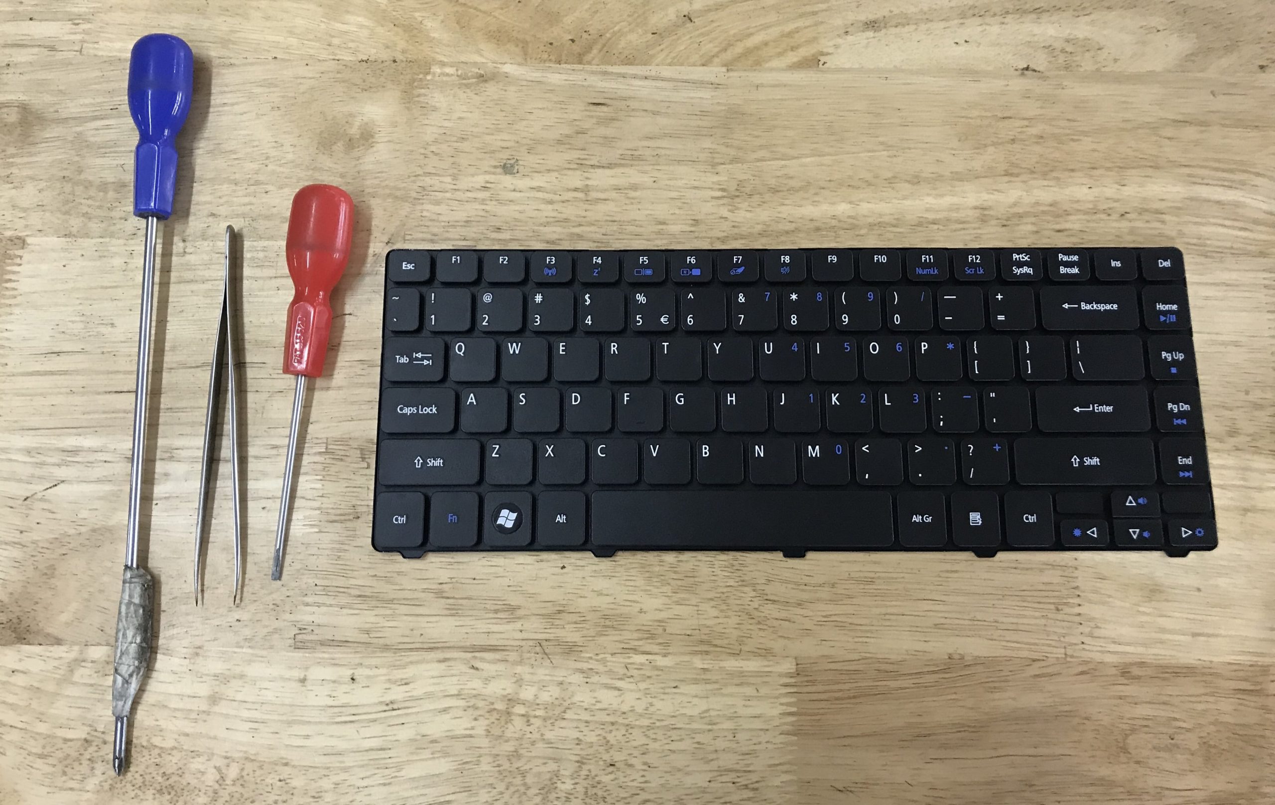 Tháo bàn phím laptop cần chú ý những gì?